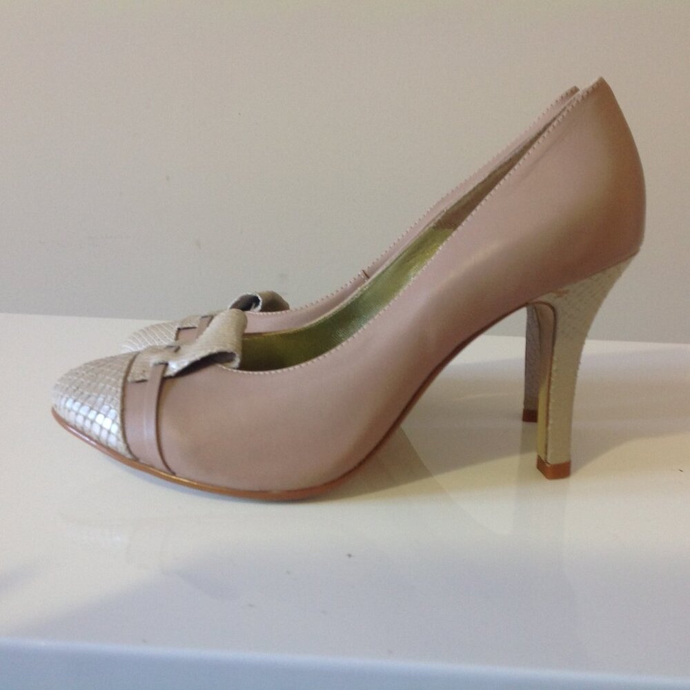 BRAND NEW Classic Vintage style Pumps  Size 10